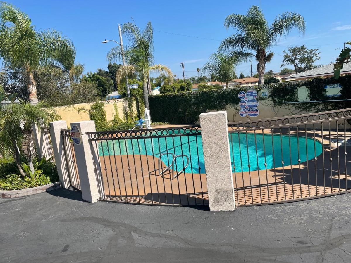 Legacy Inn & Suites Anaheim Eksteriør billede