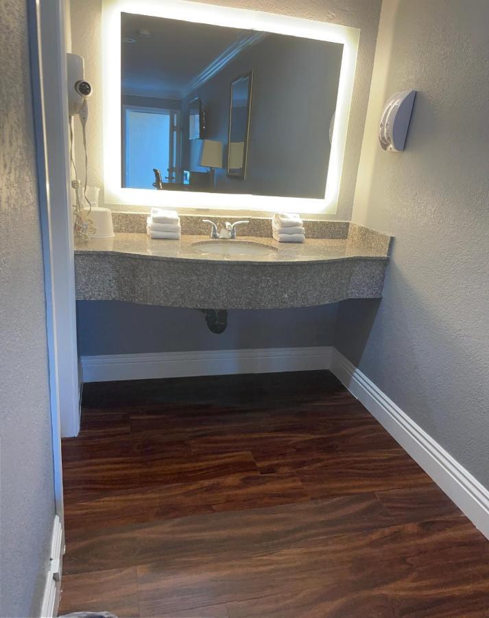 Legacy Inn & Suites Anaheim Eksteriør billede