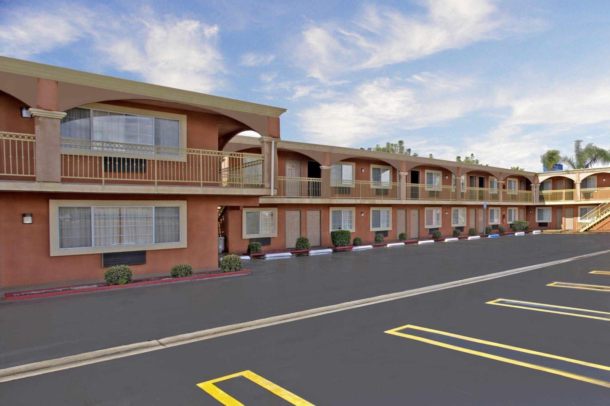 Legacy Inn & Suites Anaheim Eksteriør billede